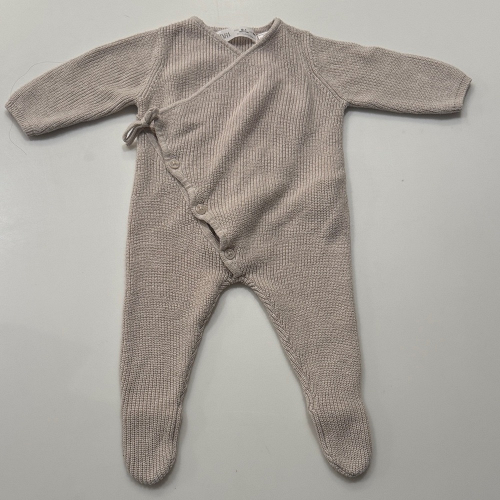 Zara Cozy Knit Kids One Piece in Beige size 0-1 newborn